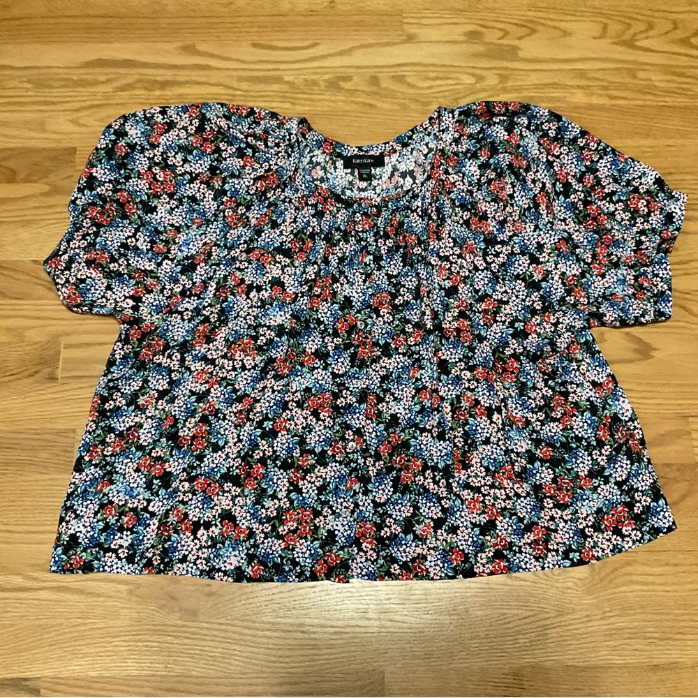 Women’s Karen Kane Short Sleeve Button Down Floral Blouse. Flowy. Size XL